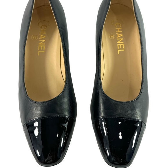 CHANEL CC Interlocking Black Leather Cap Toe Women's Pumps Made in Italy 38-8US - Picture 1 of 12